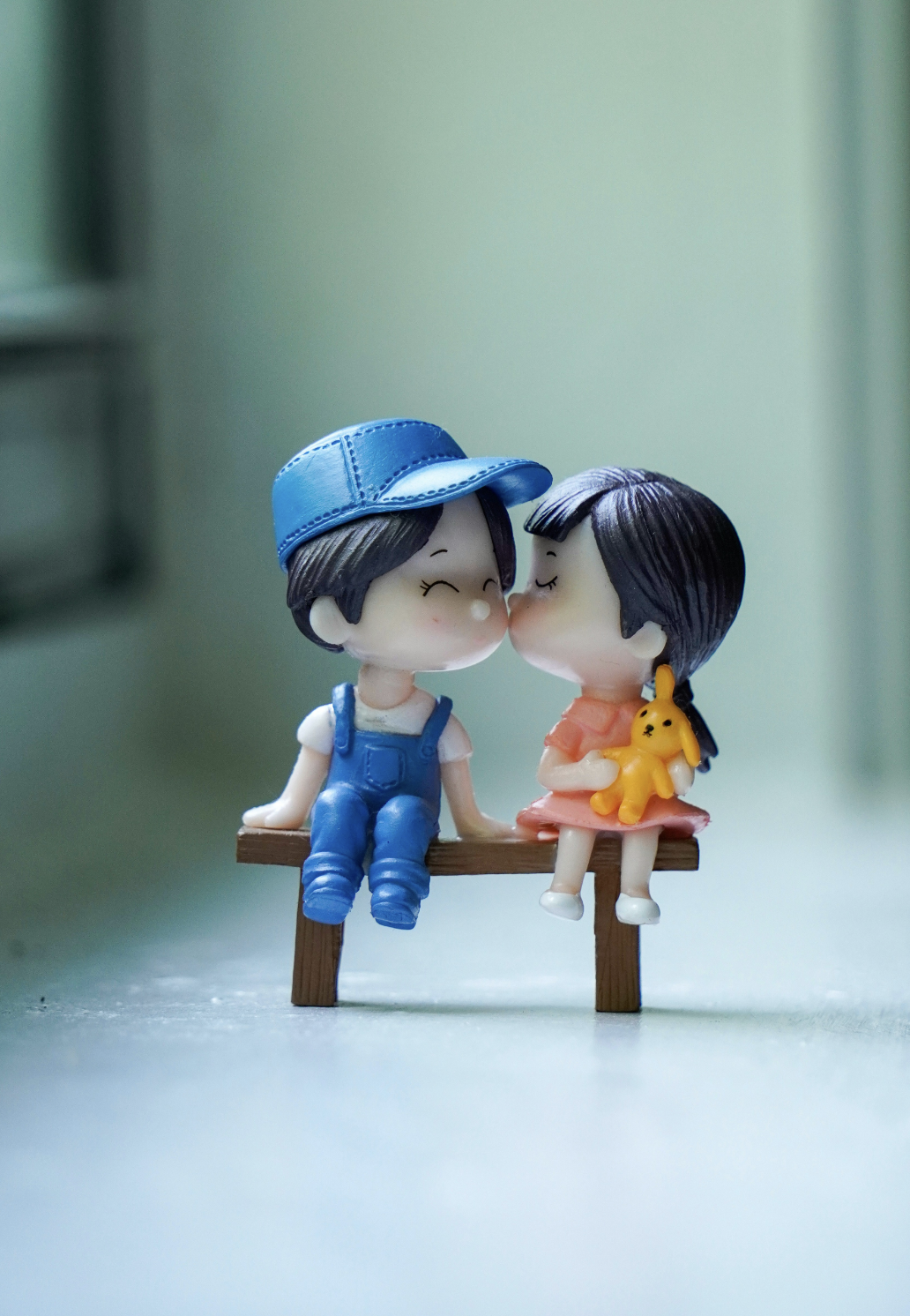 Tunnekeskeinen pariterapia auttaa löytämään takaisin yhteyden ja rakkauden – kun hermoston rauhoittuminen, turva ja ymmärrys palaavat suhteeseen.